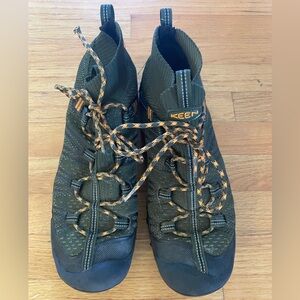 KEEN Men's Olive and Marigold  Axis mid hiking boot size 11.5 Used
